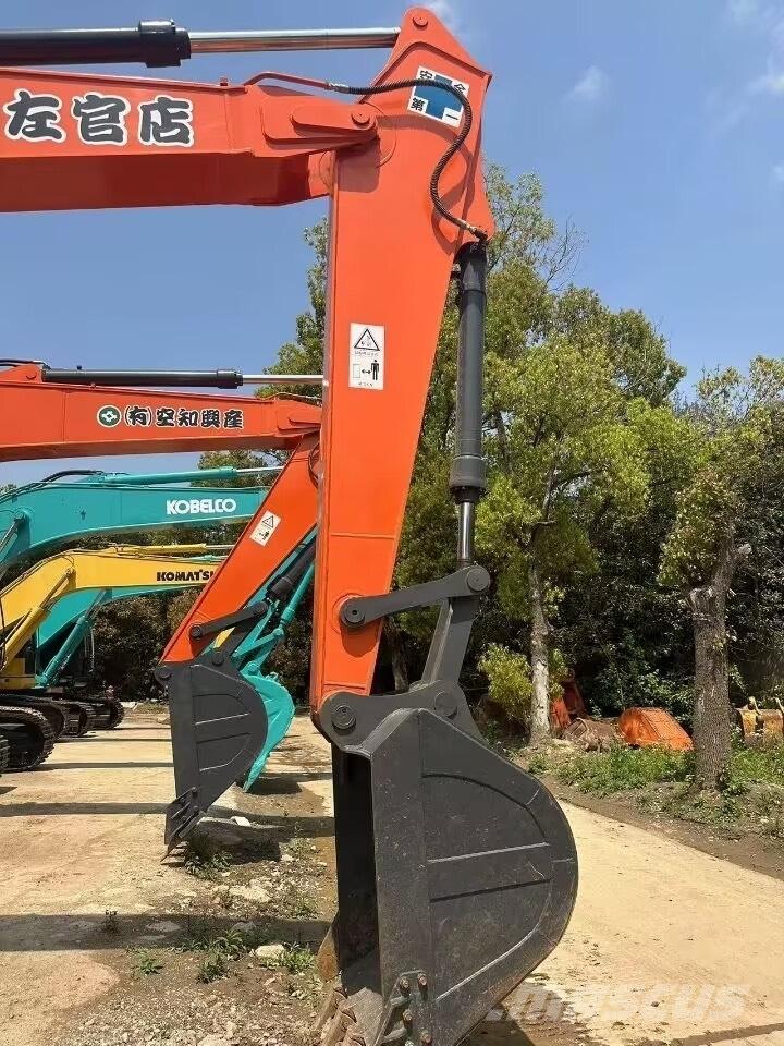 Hitachi EX 200-1 Kāpurķēžu ekskavatori