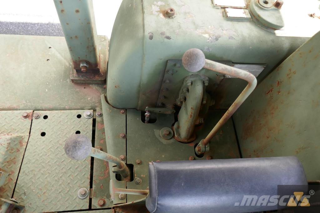 CAT D7F Ex-army Kāpurķēžu buldozeri