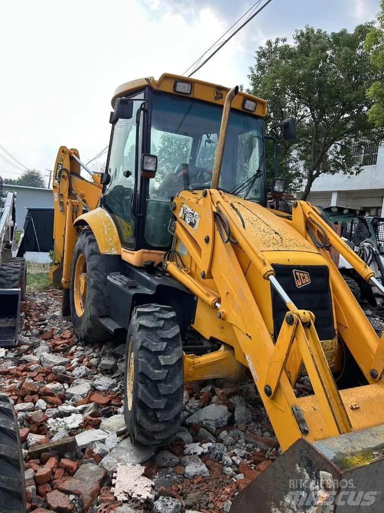 JCB 3 CX Ekskavatori-iekrāvēji