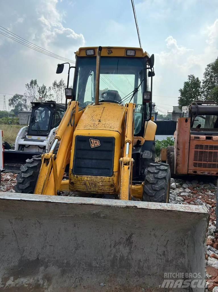 JCB 3 CX Ekskavatori-iekrāvēji