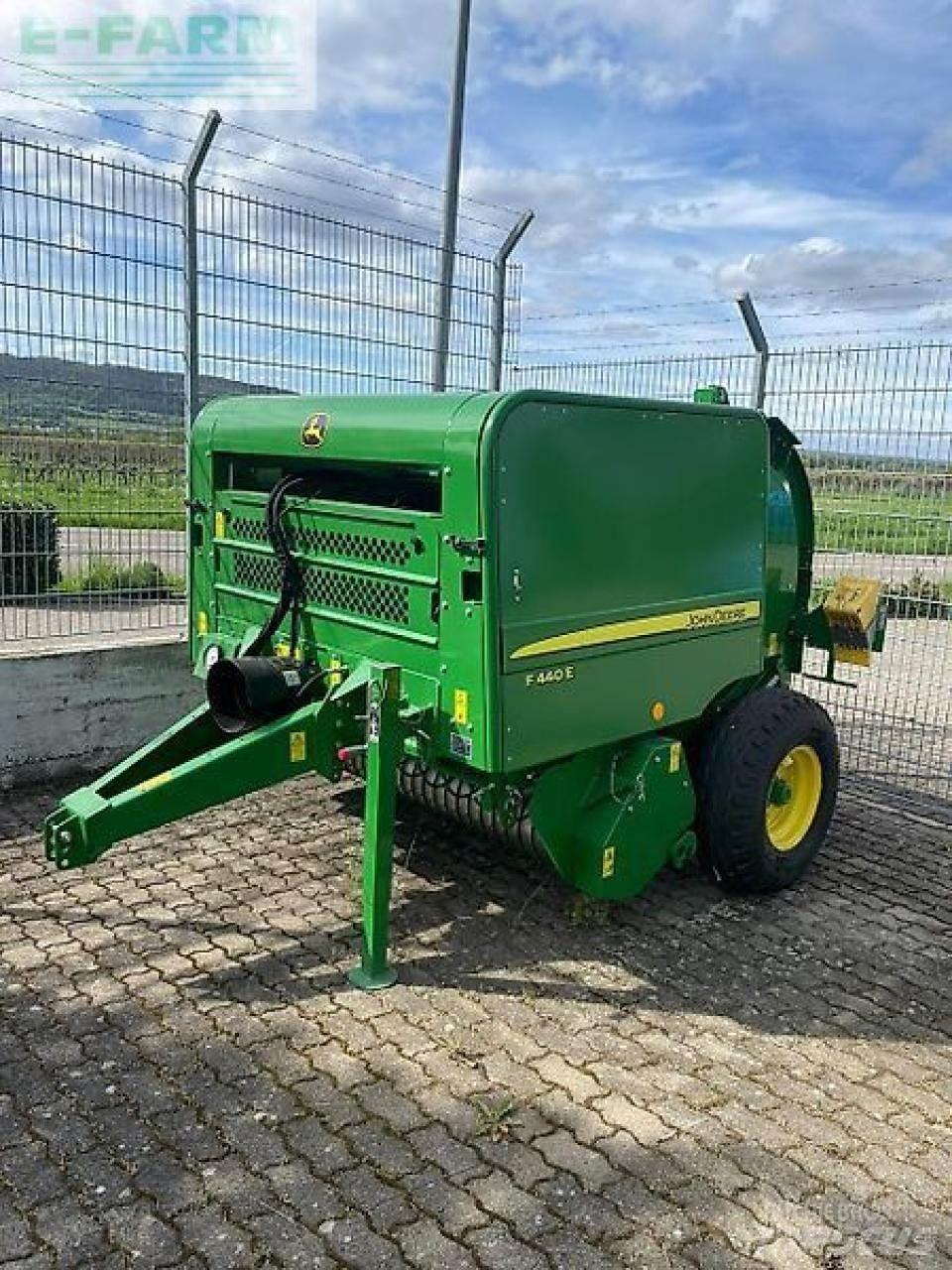 John Deere f440e Ķīpu preses