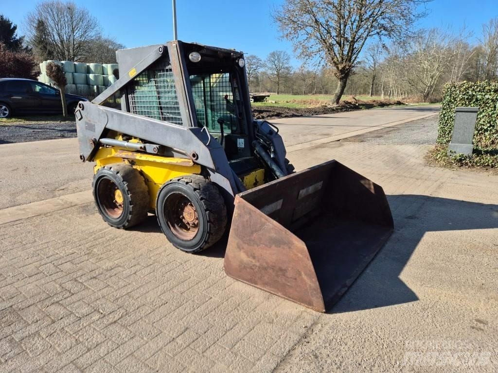 New Holland LS 160 Lietoti riteņu kompaktiekrāvēji