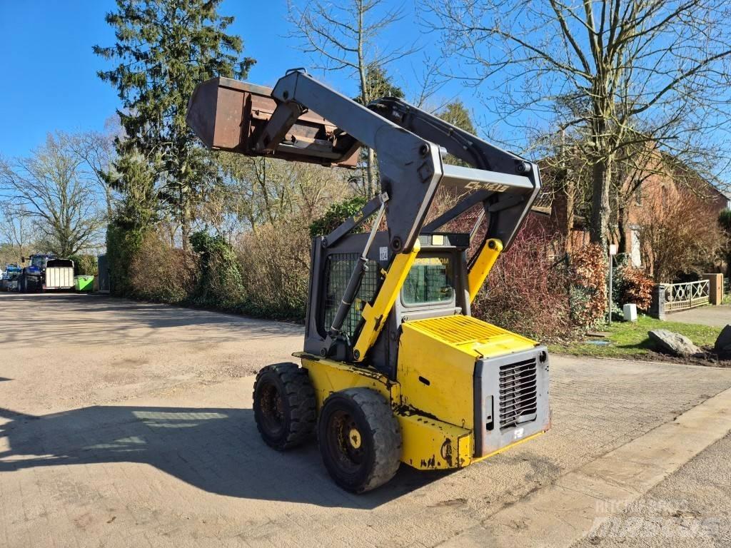 New Holland LS 160 Lietoti riteņu kompaktiekrāvēji
