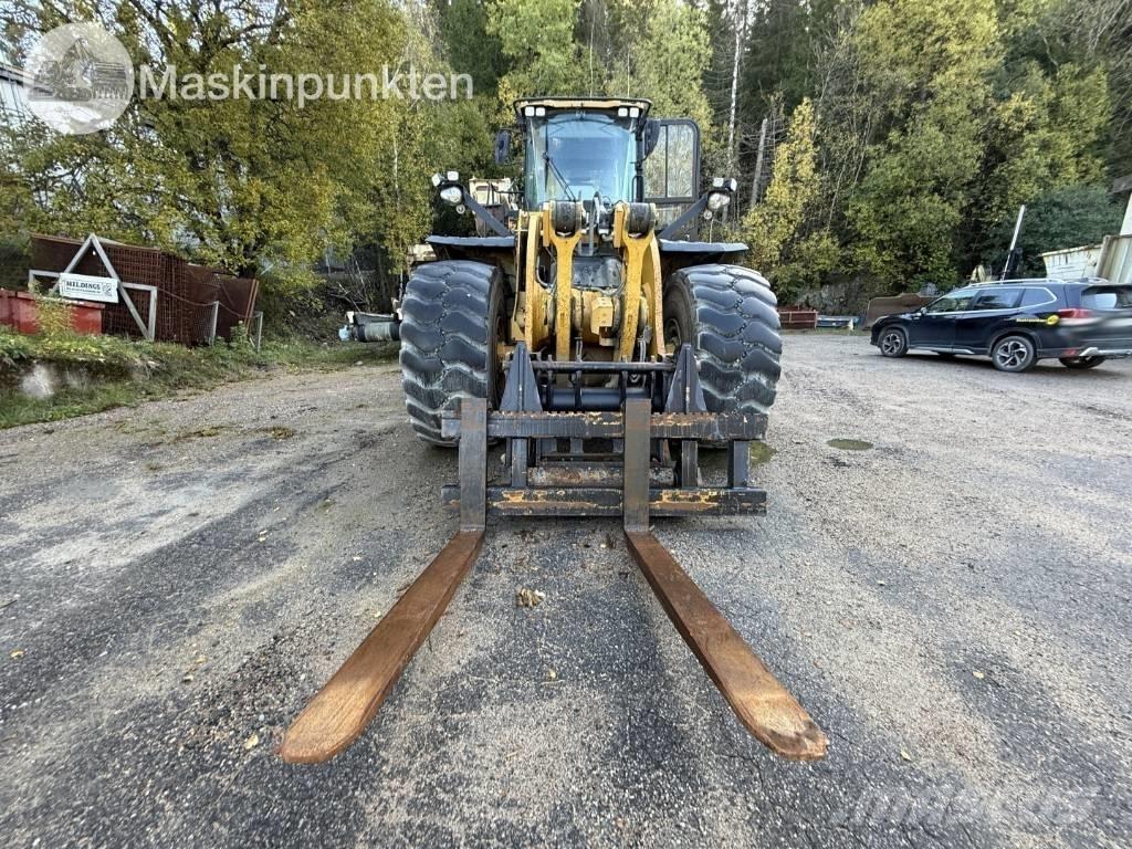 CAT 980 Iekrāvēji uz riteņiem