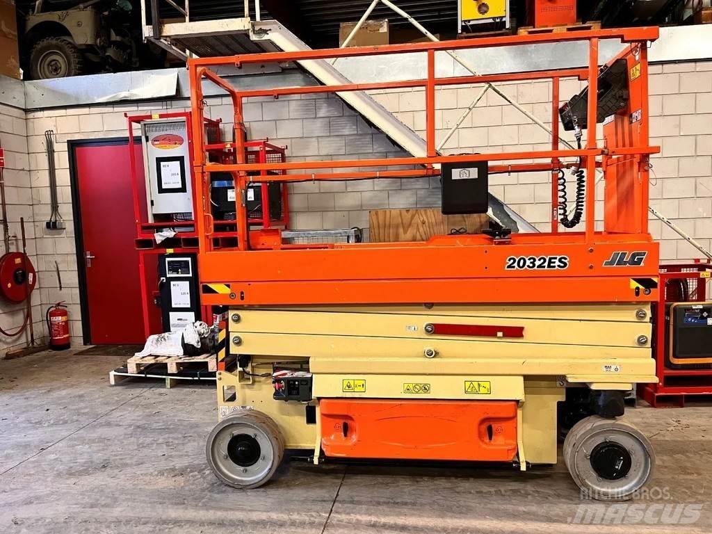 JLG 2032ES Šķerveida pacēlāji