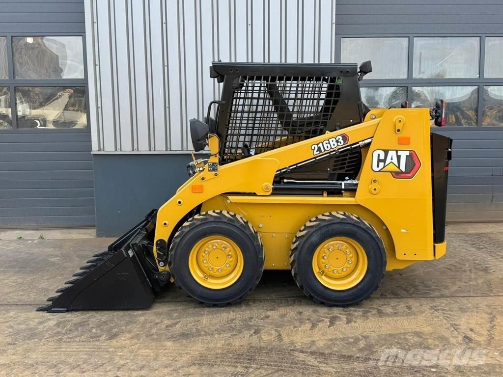CAT 216B3 Iekrāvēji uz riteņiem
