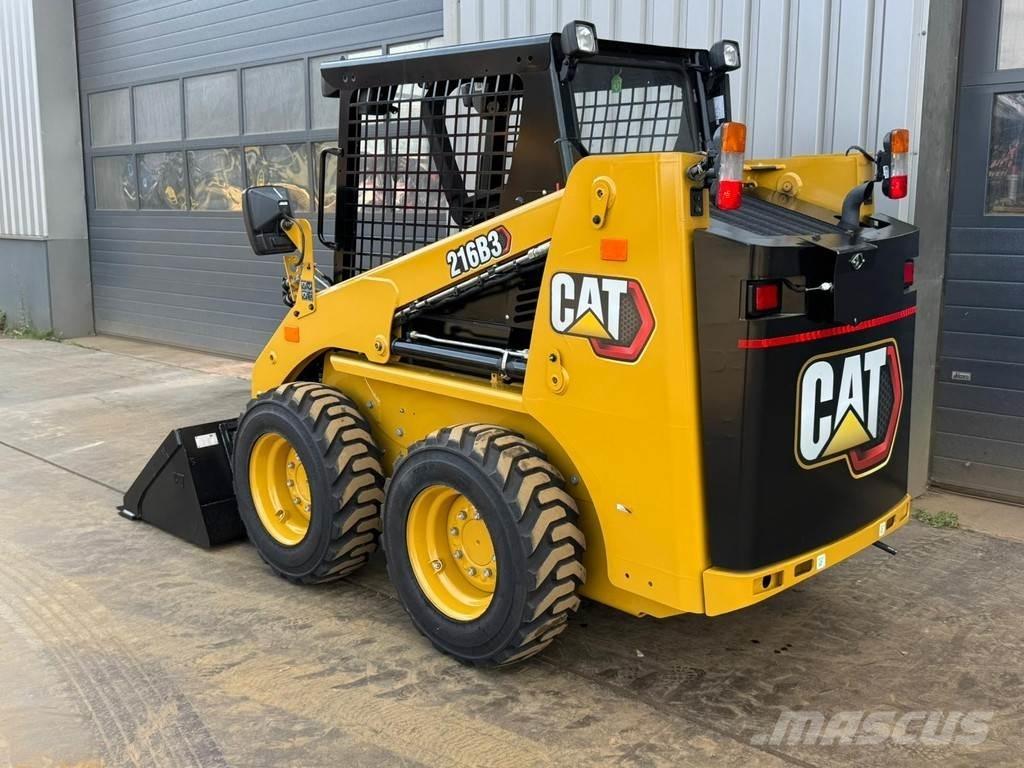 CAT 216B3 Iekrāvēji uz riteņiem