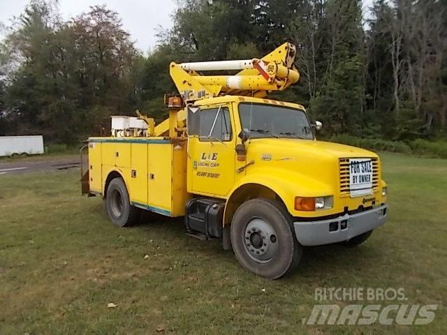 International 4900 Smagās mašīnas ar celtni