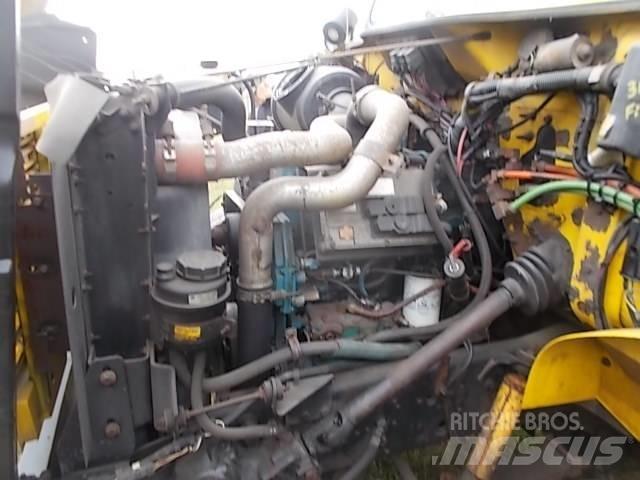 International 4900 Smagās mašīnas ar celtni