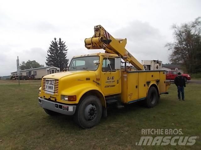 International 4900 Smagās mašīnas ar celtni
