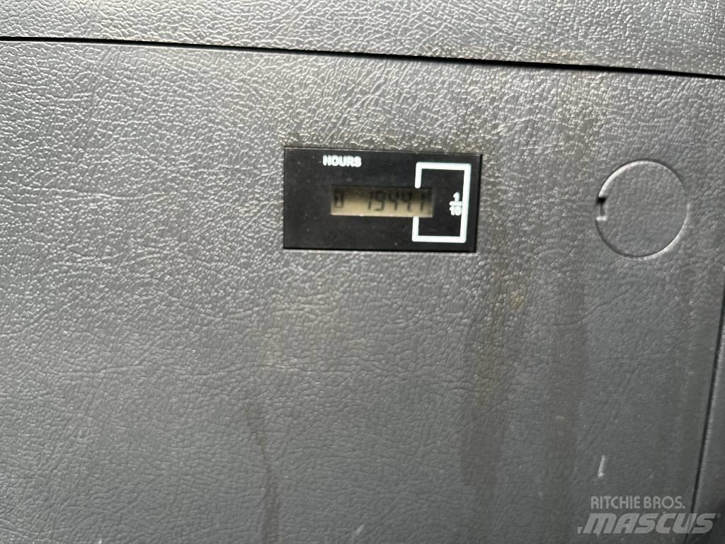 Hyundai HX 140 AL Kāpurķēžu ekskavatori