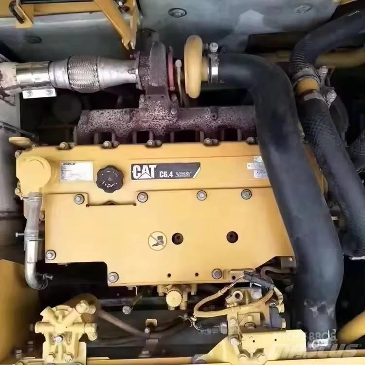 CAT 325 D Kāpurķēžu ekskavatori