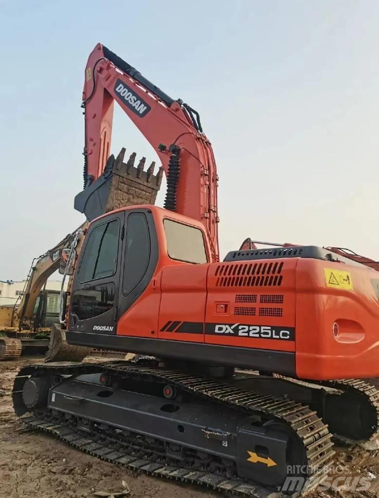 Doosan DX225 Kāpurķēžu ekskavatori