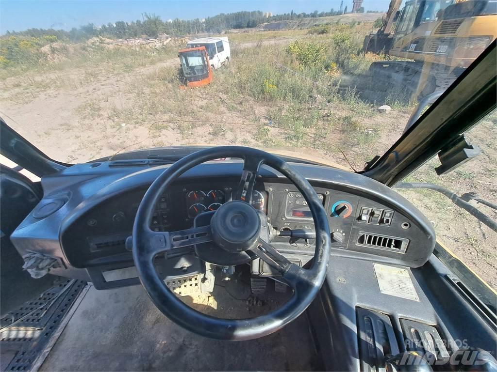 CAT 730 Šasija ar kabīni