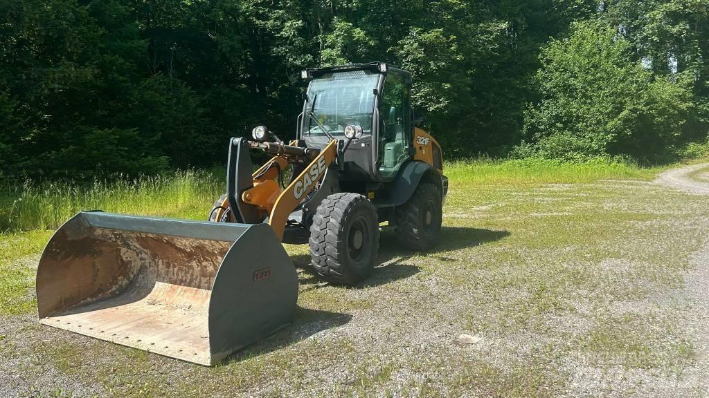CASE 321 F Iekrāvēji uz riteņiem