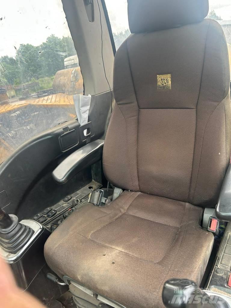 JCB JS 130 LC Kāpurķēžu ekskavatori