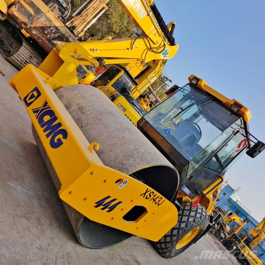 XCMG XS 143 J Vienvalča grunts veltņi