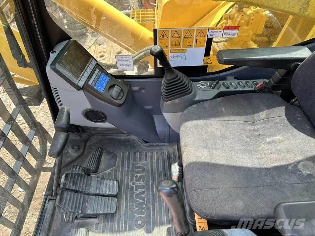 Komatsu PC 850-8 Amfībijas tipa ekskavatori