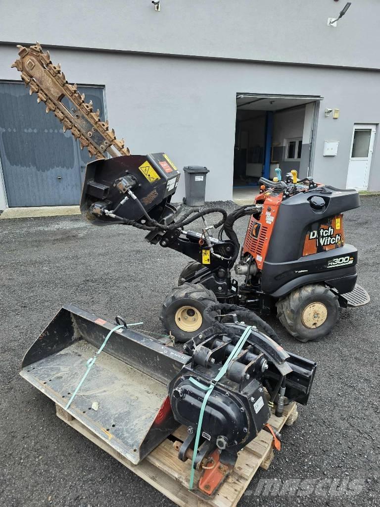 Ditch Witch R300 Tranšeju racēji