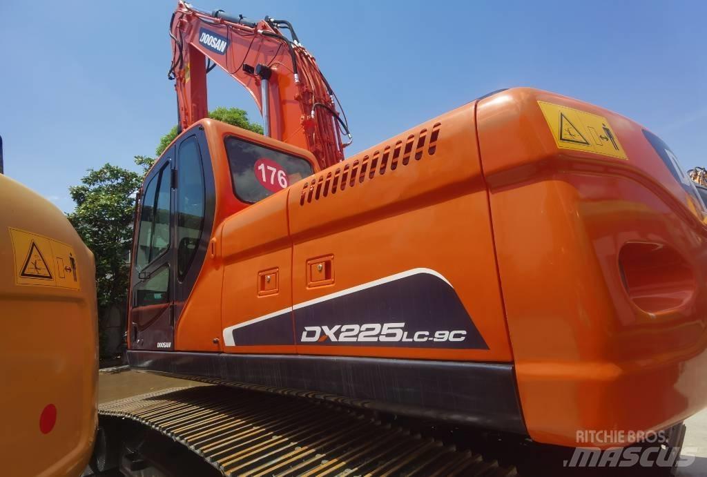 Doosan DX 225 LC Kāpurķēžu ekskavatori