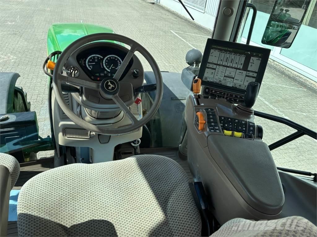 John Deere 6215 R Traktori