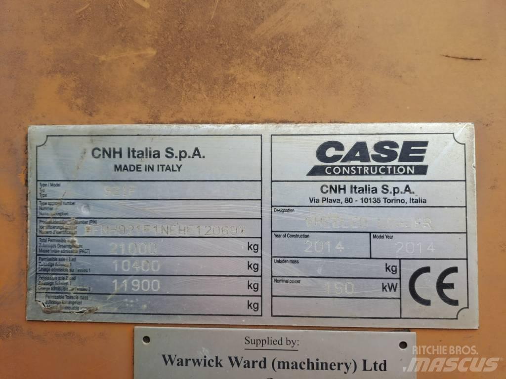 CASE 921 F Iekrāvēji uz riteņiem