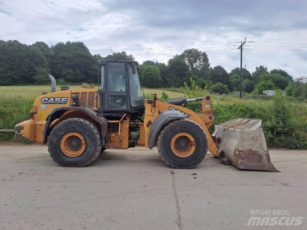 CASE 921 F Iekrāvēji uz riteņiem