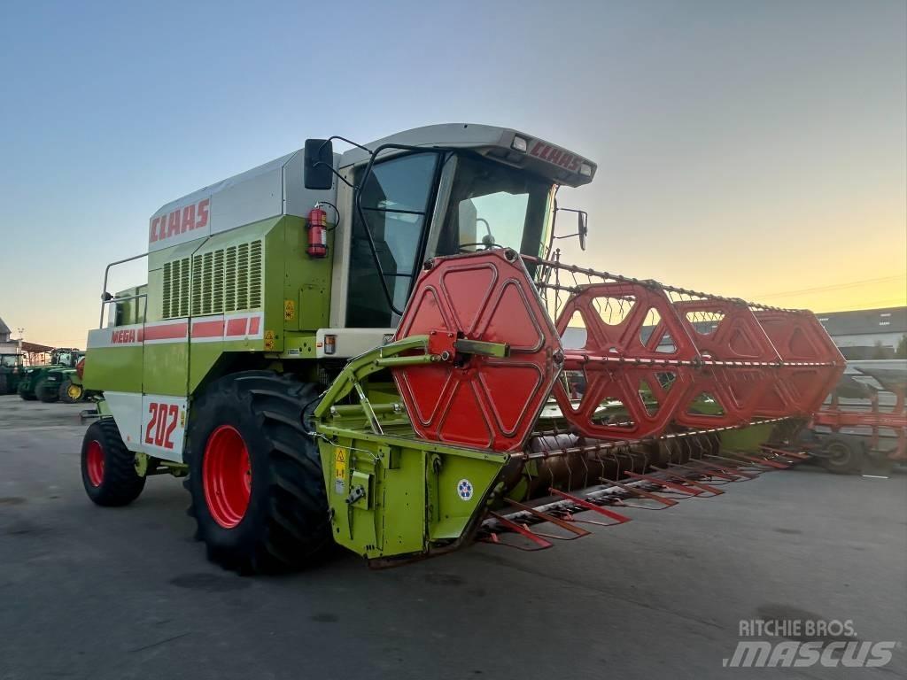 CLAAS Mega 202 Ražas novākšanas kombaini