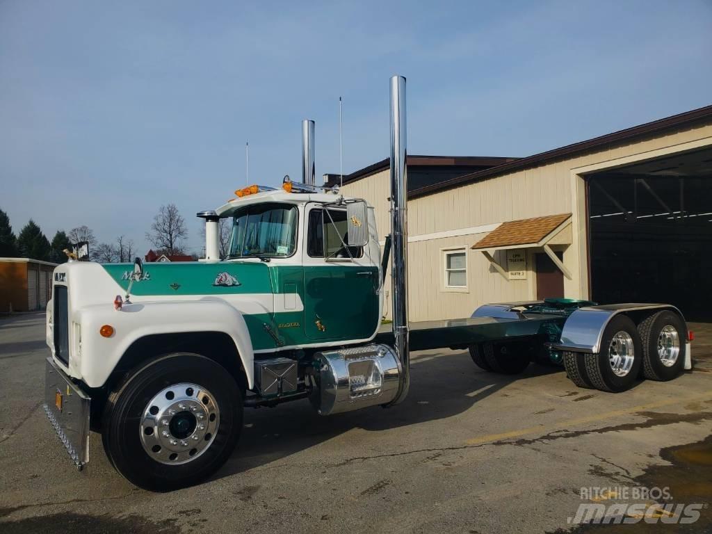 Mack R700 Šasija ar kabīni