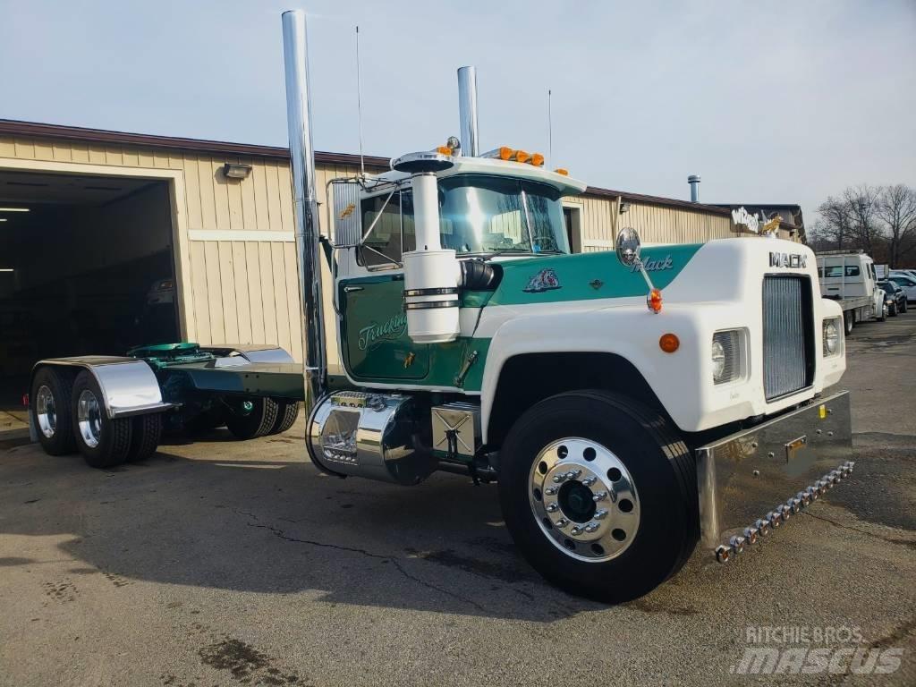 Mack R700 Šasija ar kabīni