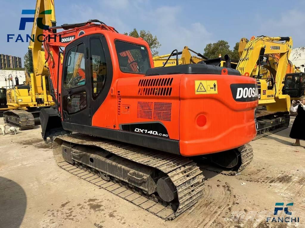 Doosan DX 140 LC Kāpurķēžu ekskavatori