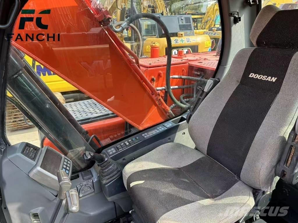 Doosan DX 140 LC Kāpurķēžu ekskavatori