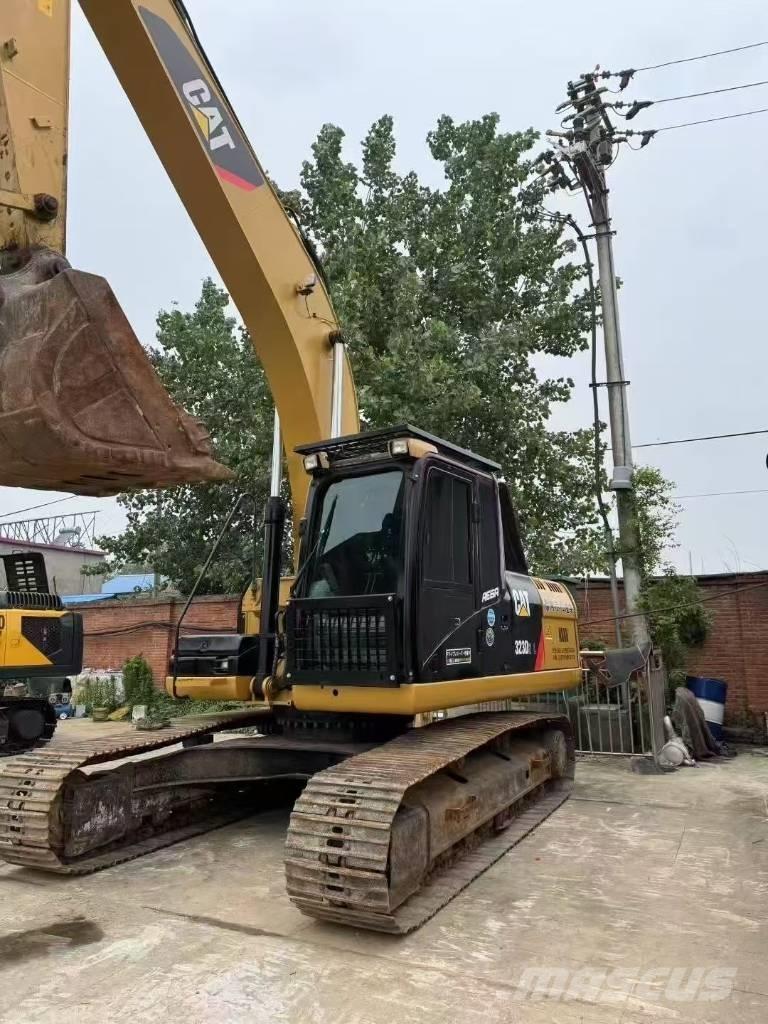 CAT 323D Kāpurķēžu ekskavatori