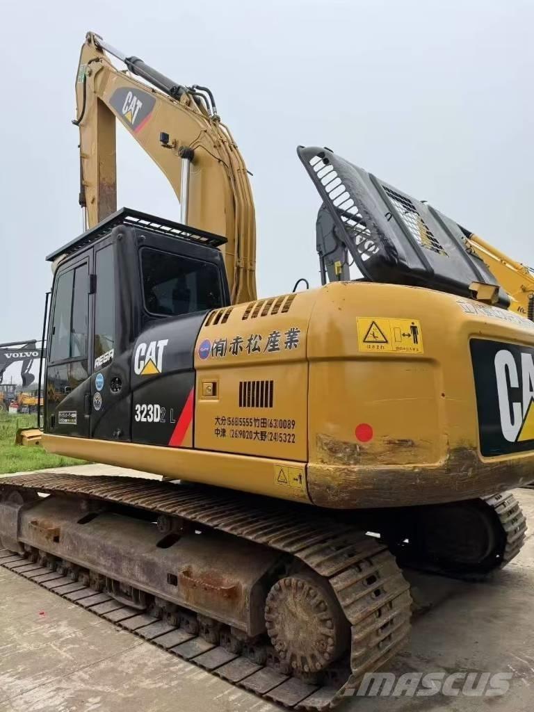 CAT 323D Kāpurķēžu ekskavatori