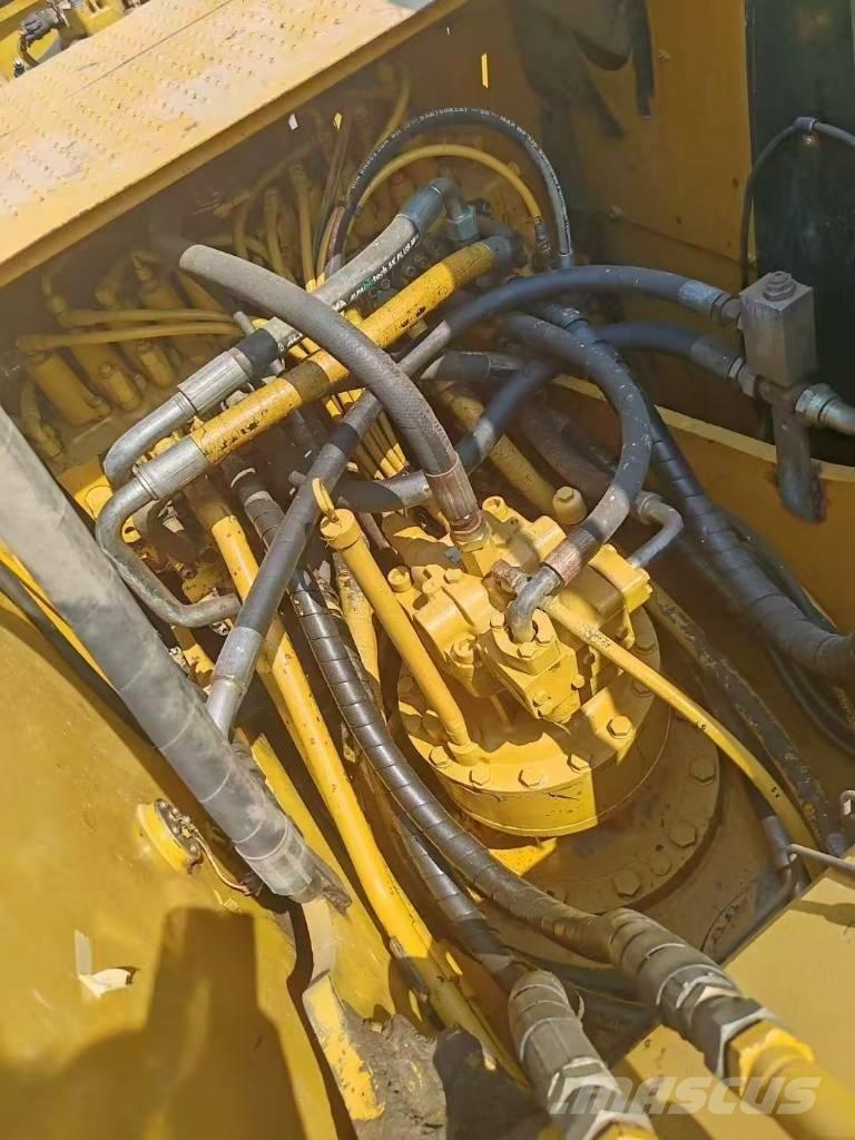 CAT 323D Kāpurķēžu ekskavatori