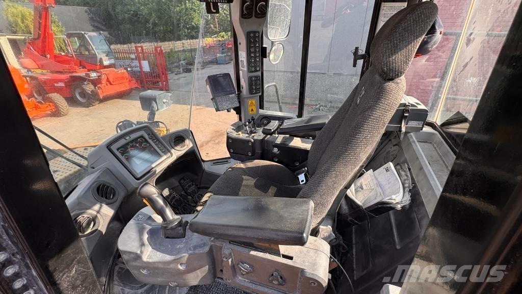 CAT 972 K Iekrāvēji uz riteņiem