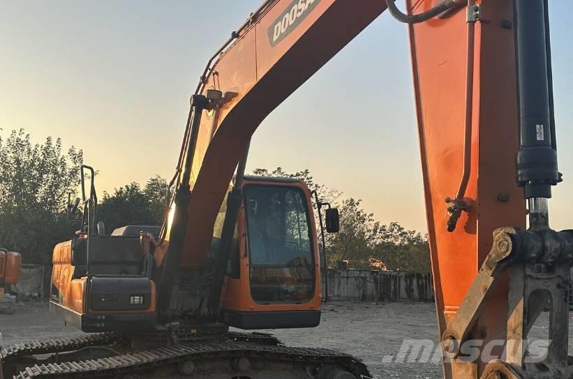 Doosan DX220 Kāpurķēžu ekskavatori