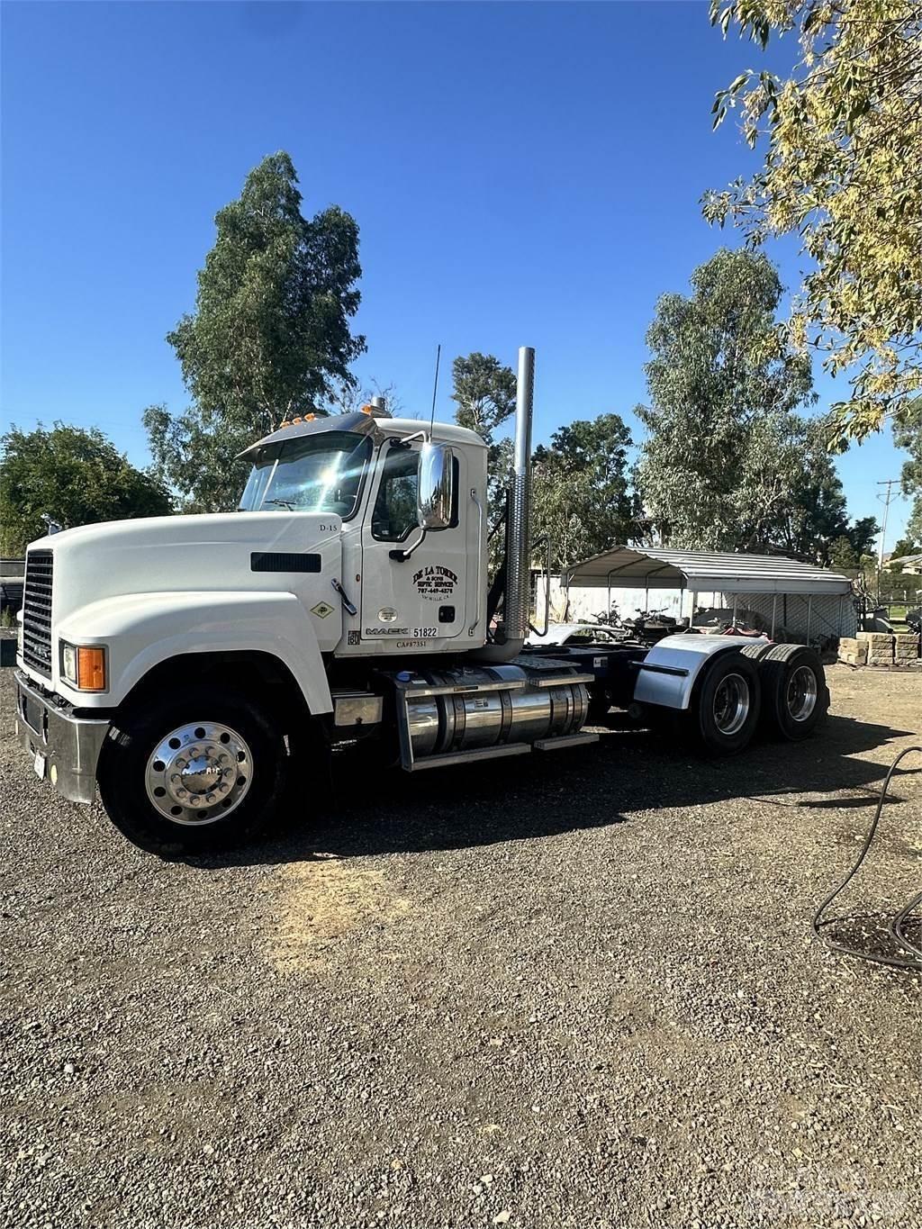 Mack CHU 613 Vilcēji