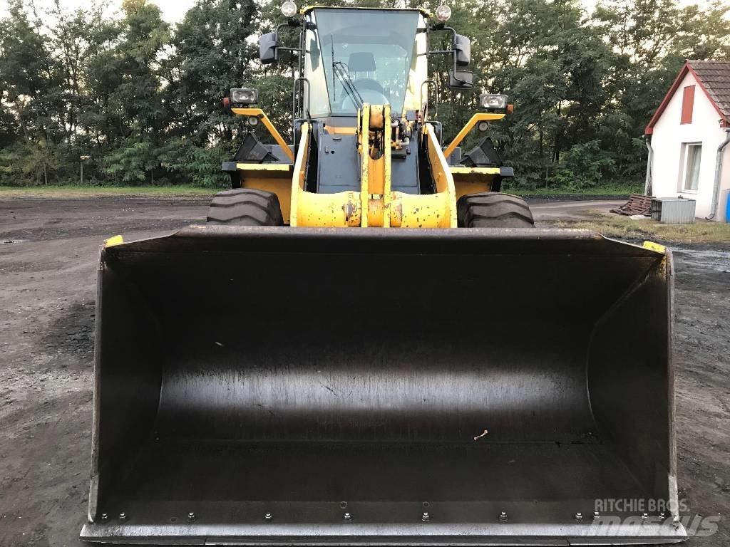Komatsu WA320-5H Iekrāvēji uz riteņiem