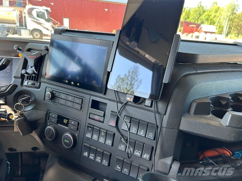 Volvo FH 540 8x4 Treileri ar āķi