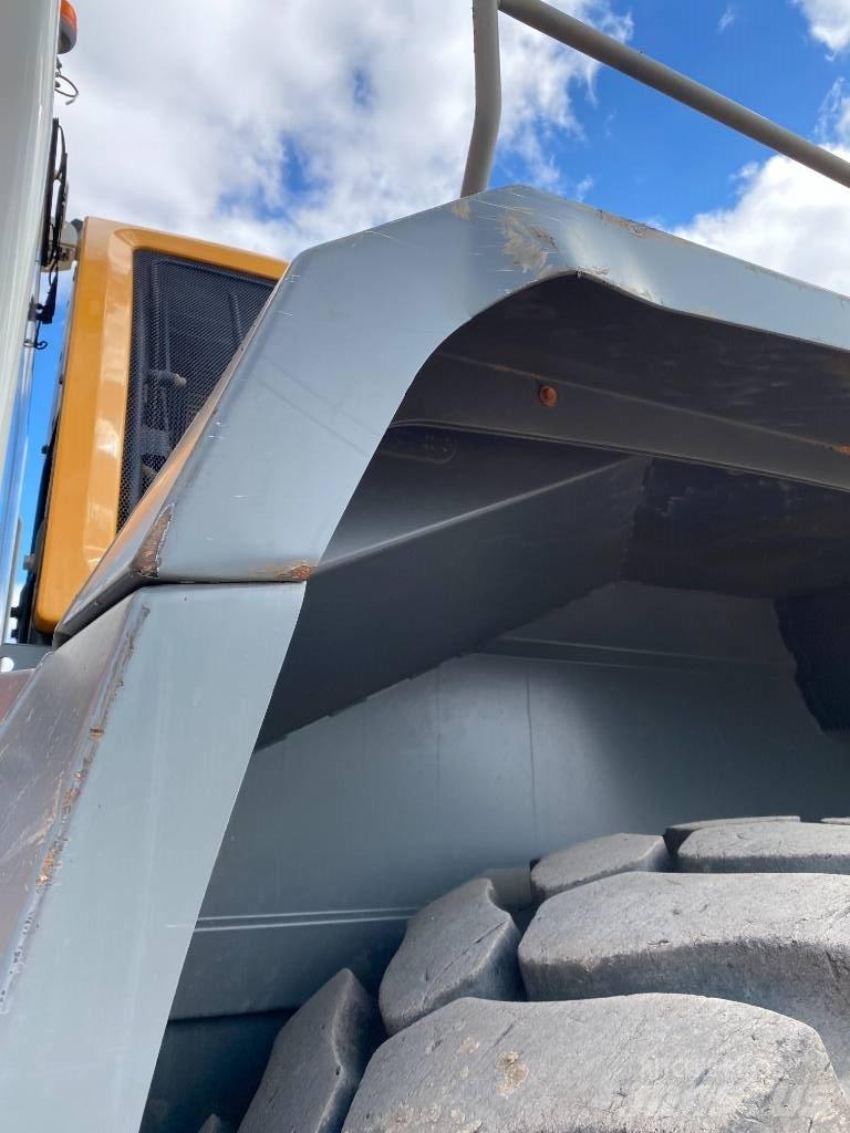 Liebherr L 586 Iekrāvēji uz riteņiem