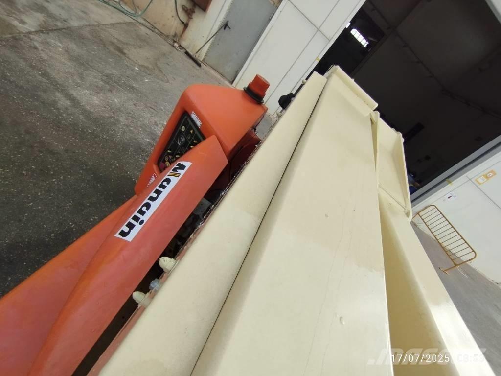 JLG E 400 AJPN Strēles pacēlāji