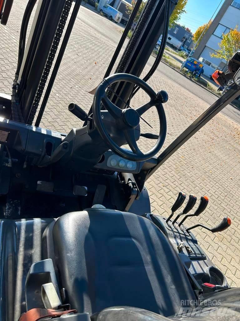 Doosan D50C-5 Tehnika ar dīzeļa dzinēju