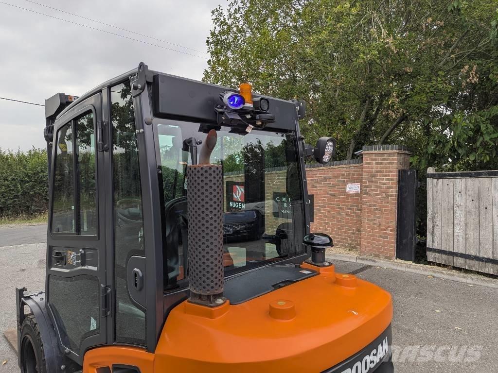 Doosan D 35 C-9 Tehnika ar dīzeļa dzinēju