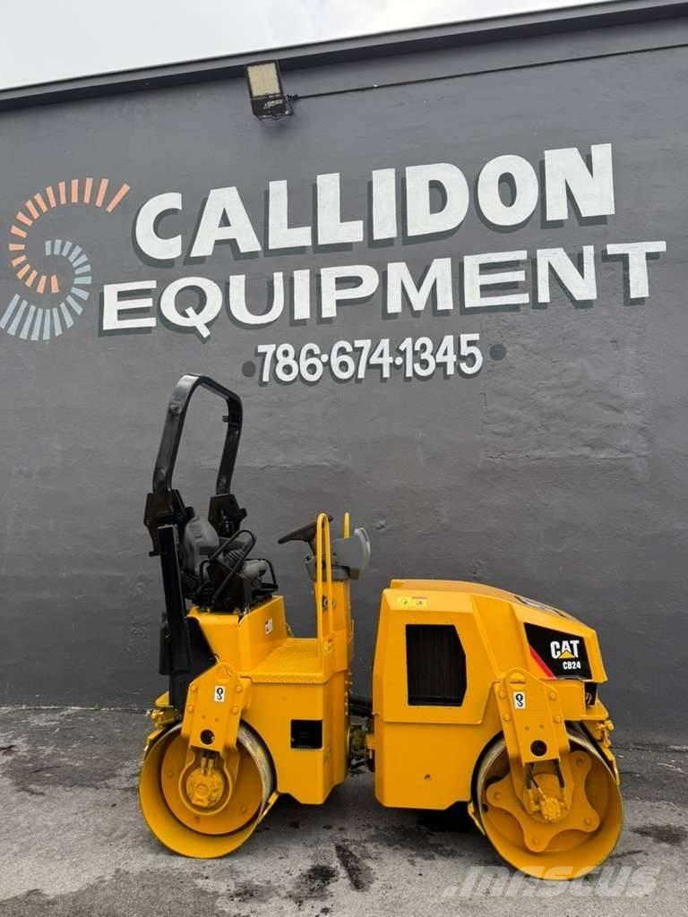 CAT CB 24 Divvalču grunts veltņi