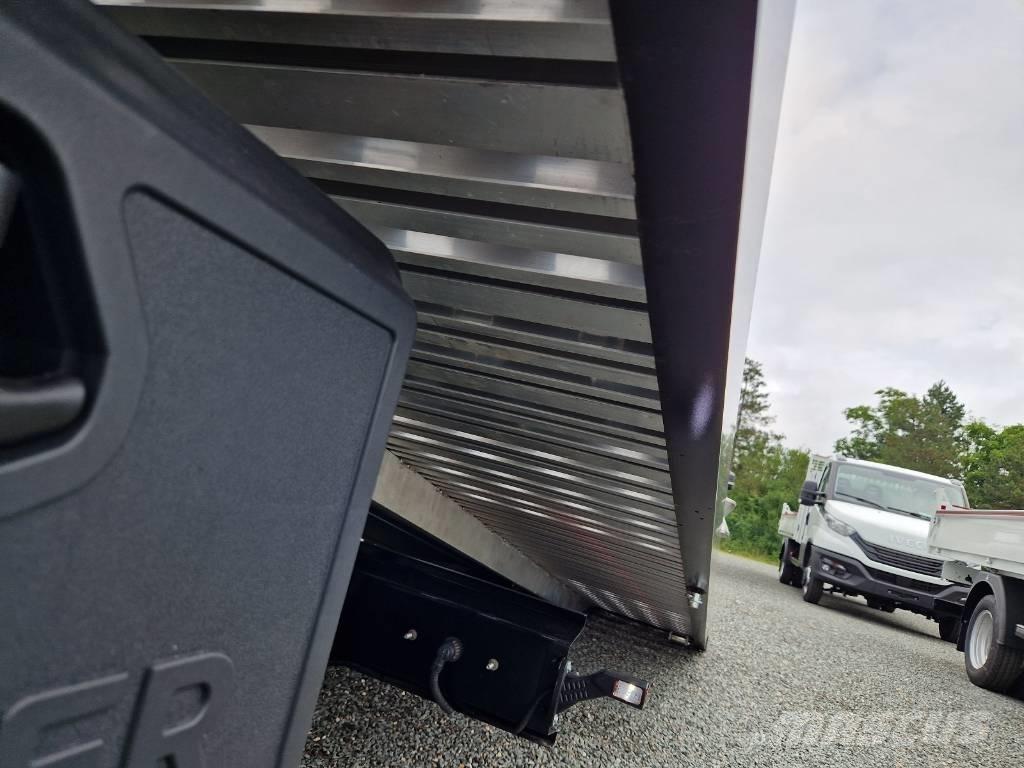 Nissan 35.13 Preču pārvadāšanas furgoni