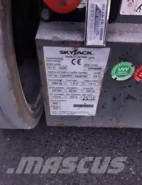SkyJack SJ III 3226 Šķerveida pacēlāji