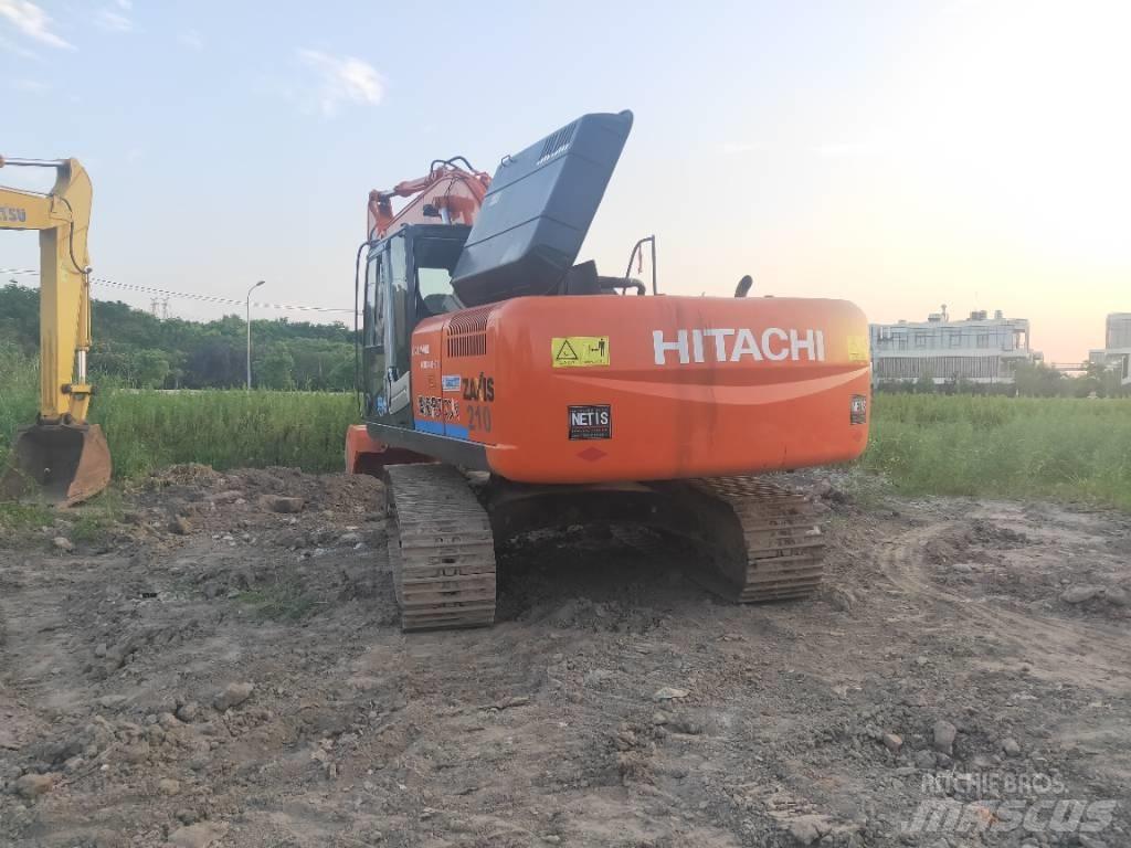 Hitachi ZX 210 Kāpurķēžu ekskavatori