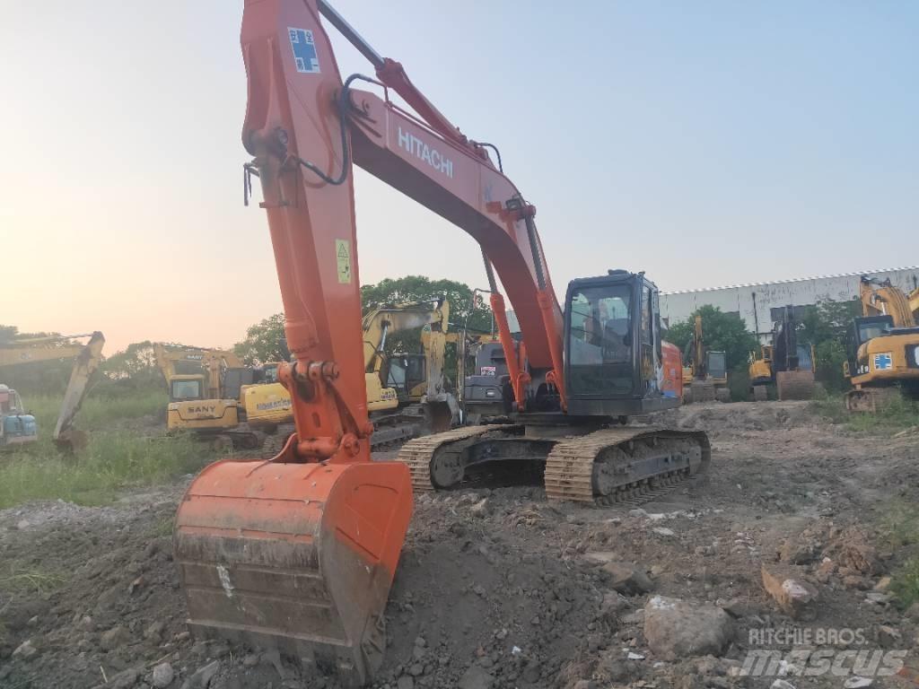 Hitachi ZX 210 Kāpurķēžu ekskavatori