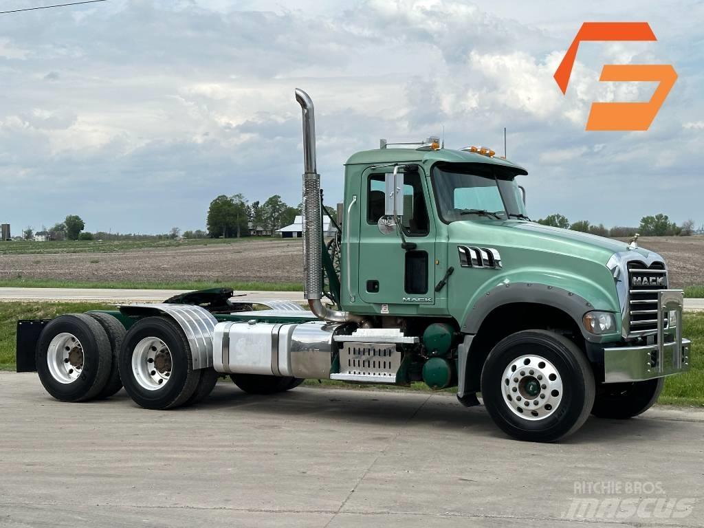Mack GU713 Vilcēji